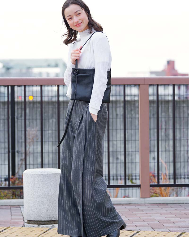 ポルトラ (PORTLA) 本革 サコッシュ M