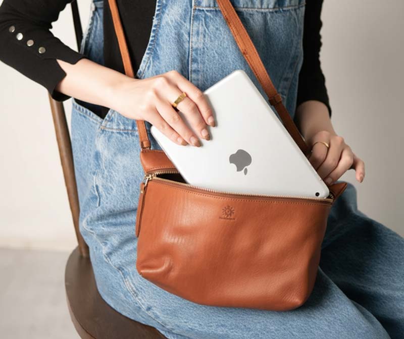 ハレルヤ (Hallelujah) サコッシュ ベジタブルタンニンレザー Mollis